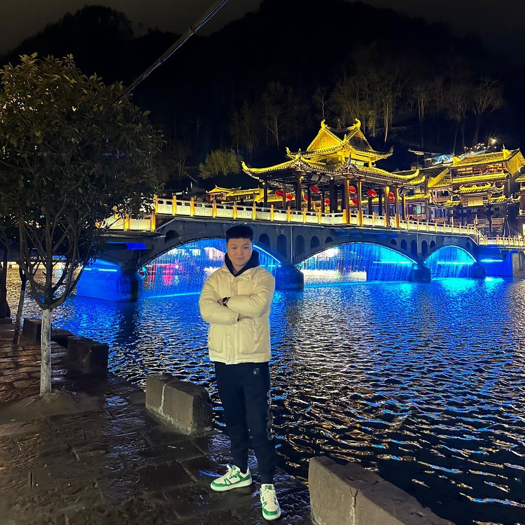 @阿龙大表哥