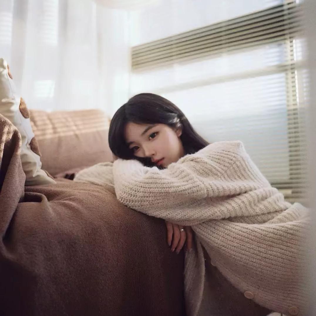 你怎么总爱捂嘴笑.