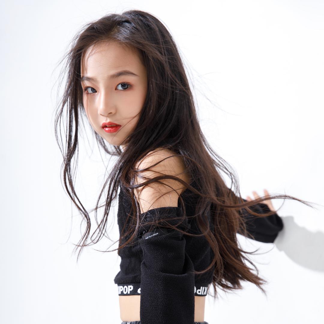 舞蹈艺术中心签约练习生 idolbaby组合队长 联系我们vxsevengirls2016