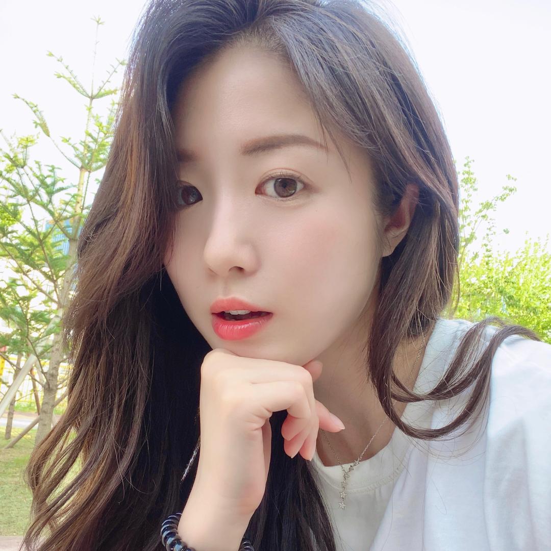 徐柔真_yujin