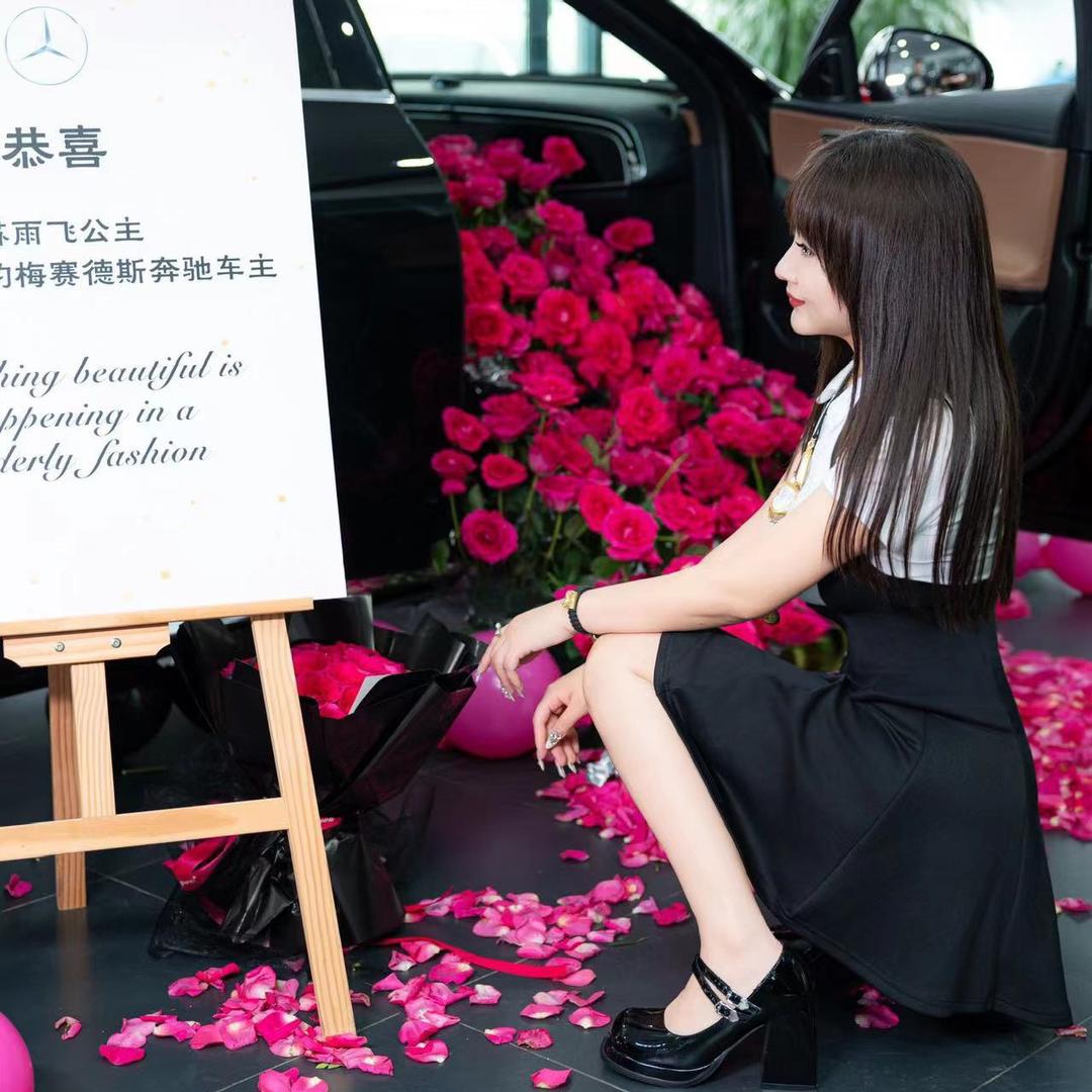 奔驰Ｅ小姐姐🎀