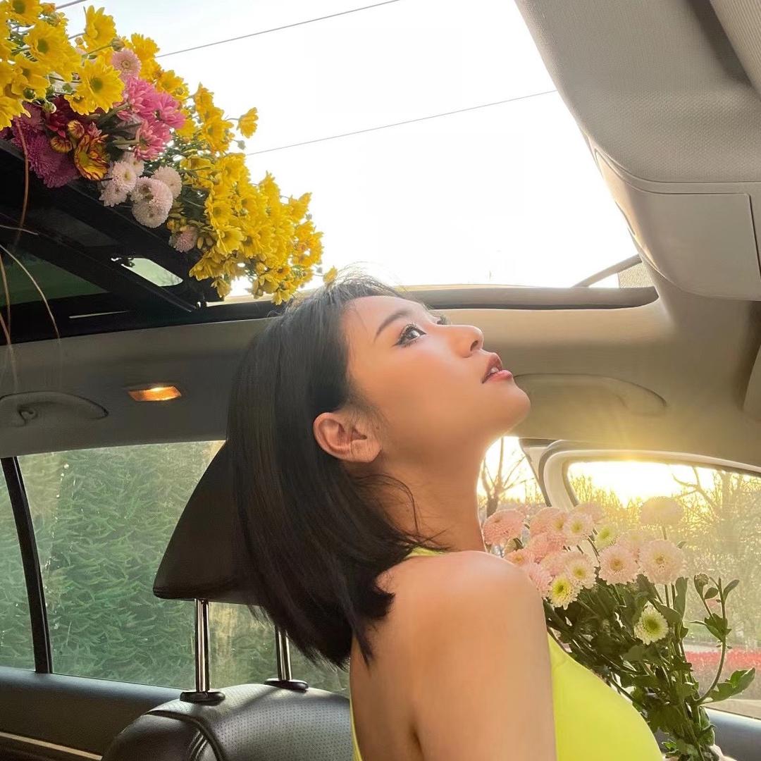 拿画笔的花花