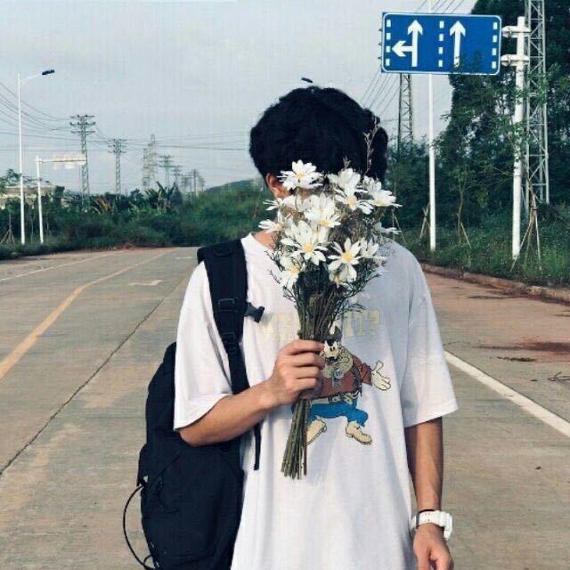 予你情诗百首