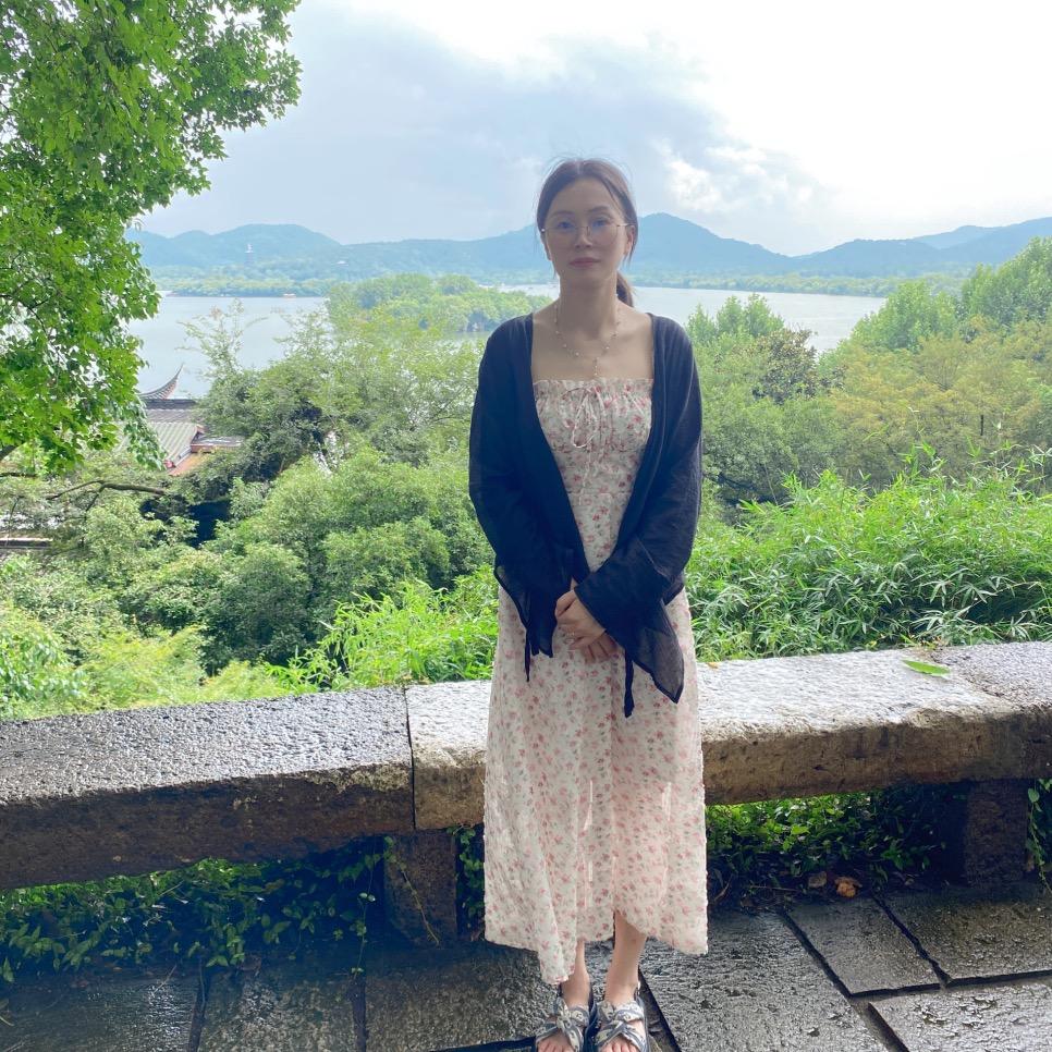 余初秋
