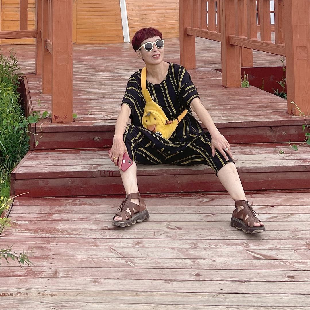 花中影《鼓舞队》