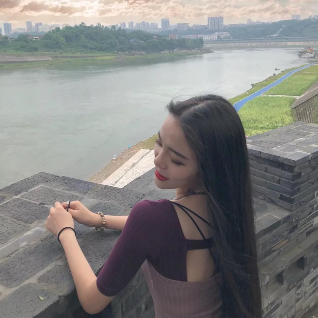 蓓姐爱喝酒