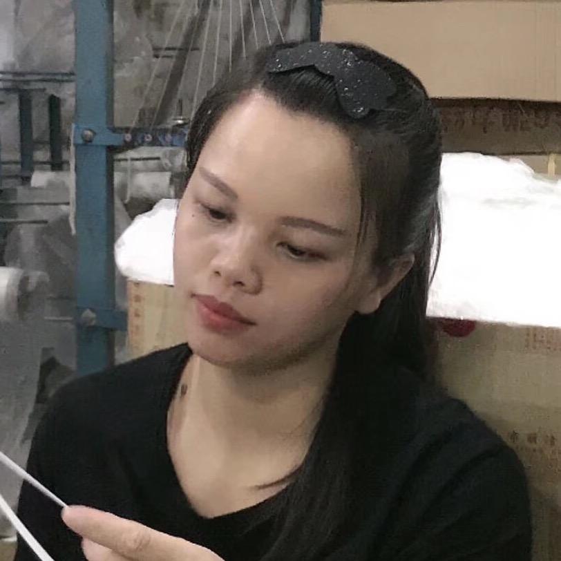 莫莫.
