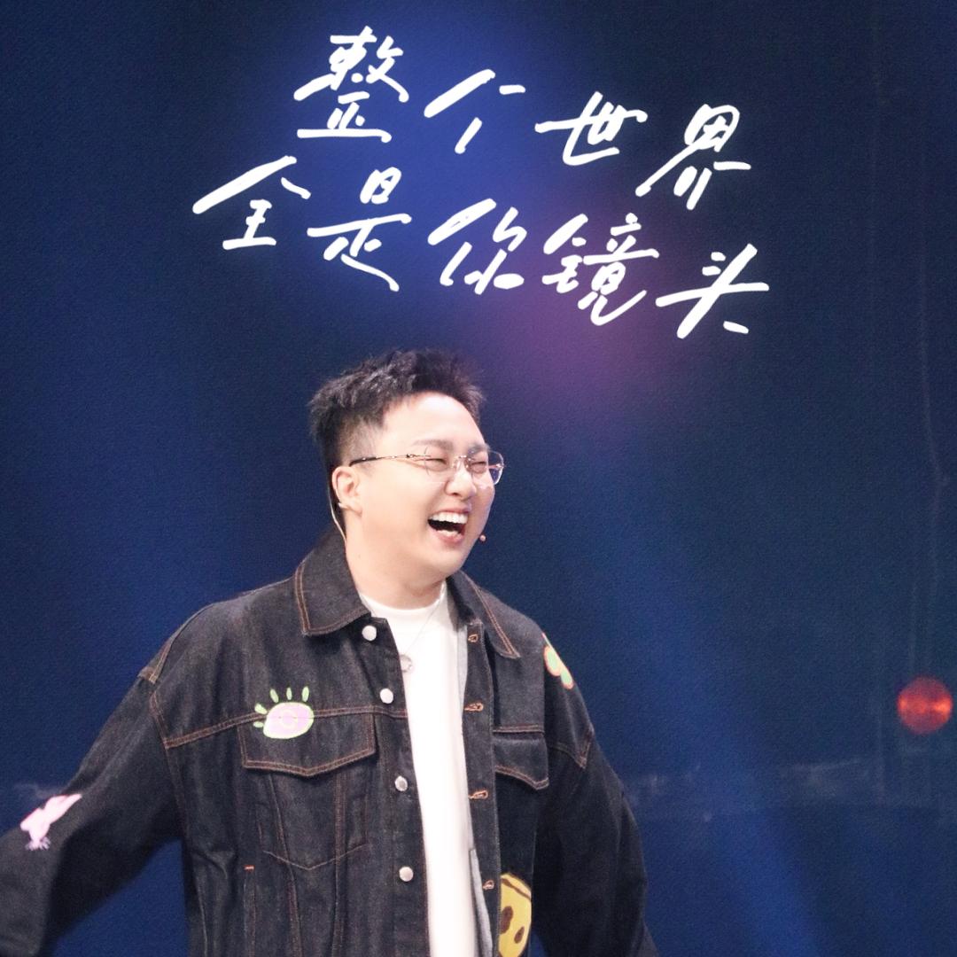 白胖胖吃饱饱