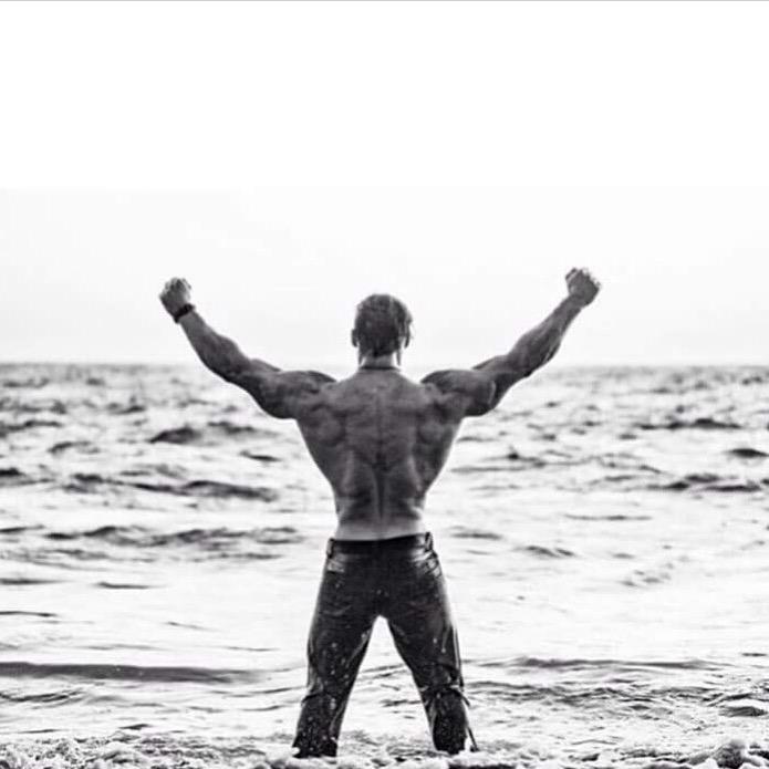 自贡大魔王健身训练营～张教