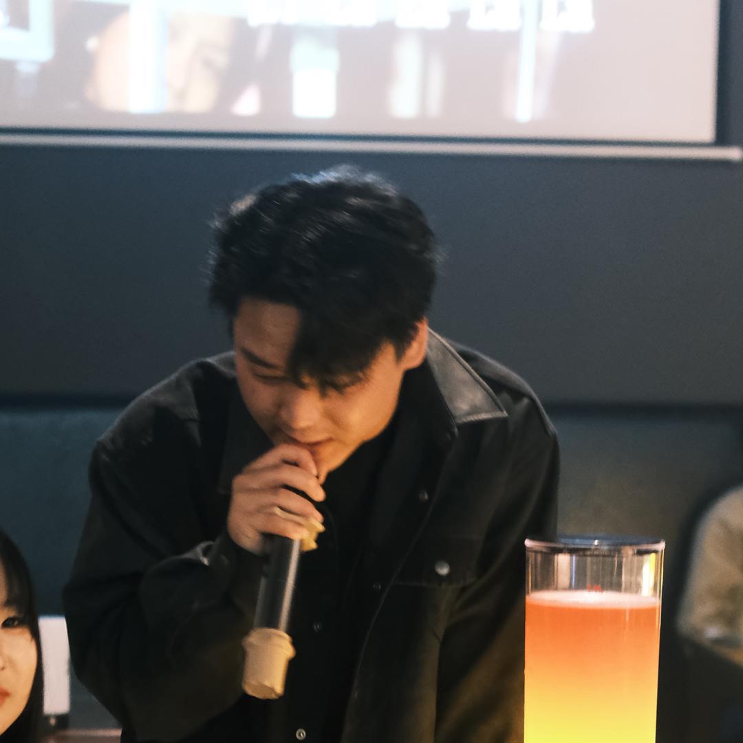 酒仰了楚歌
