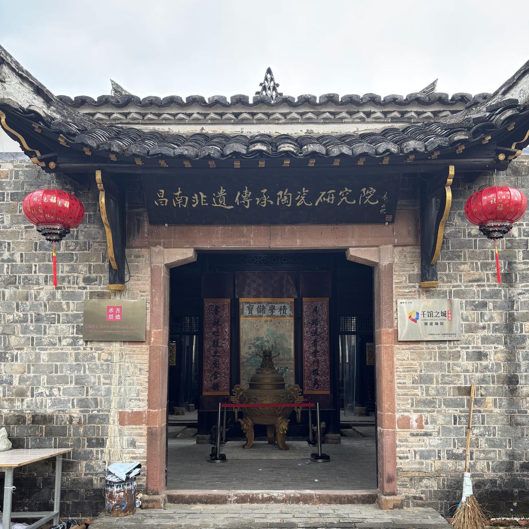 杨帆艺术