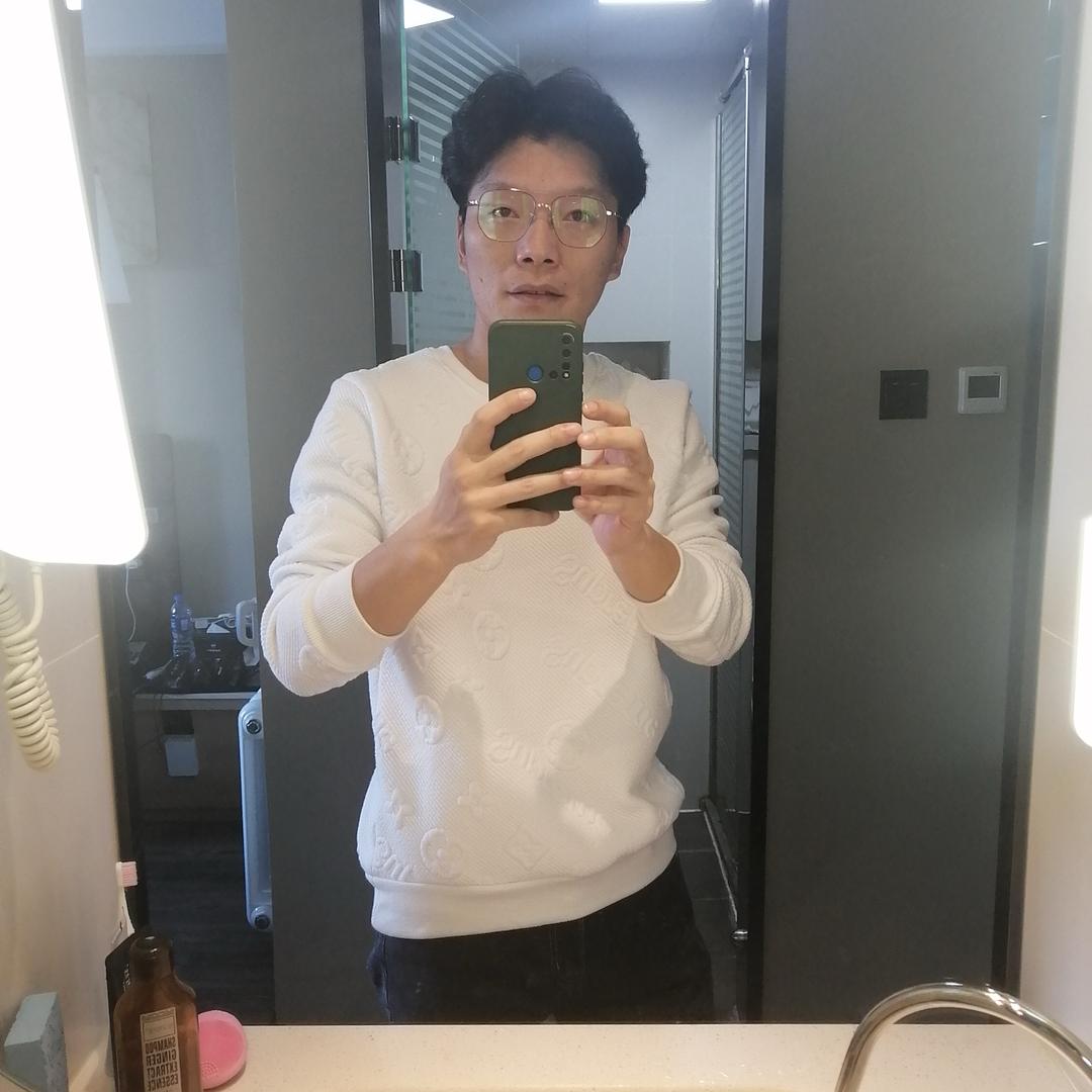 、Qi柒