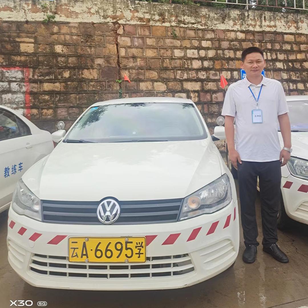 禄劝全瑾驾校李教练