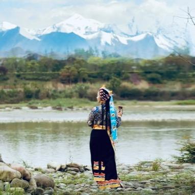 德吉卓玛拉的虫草店