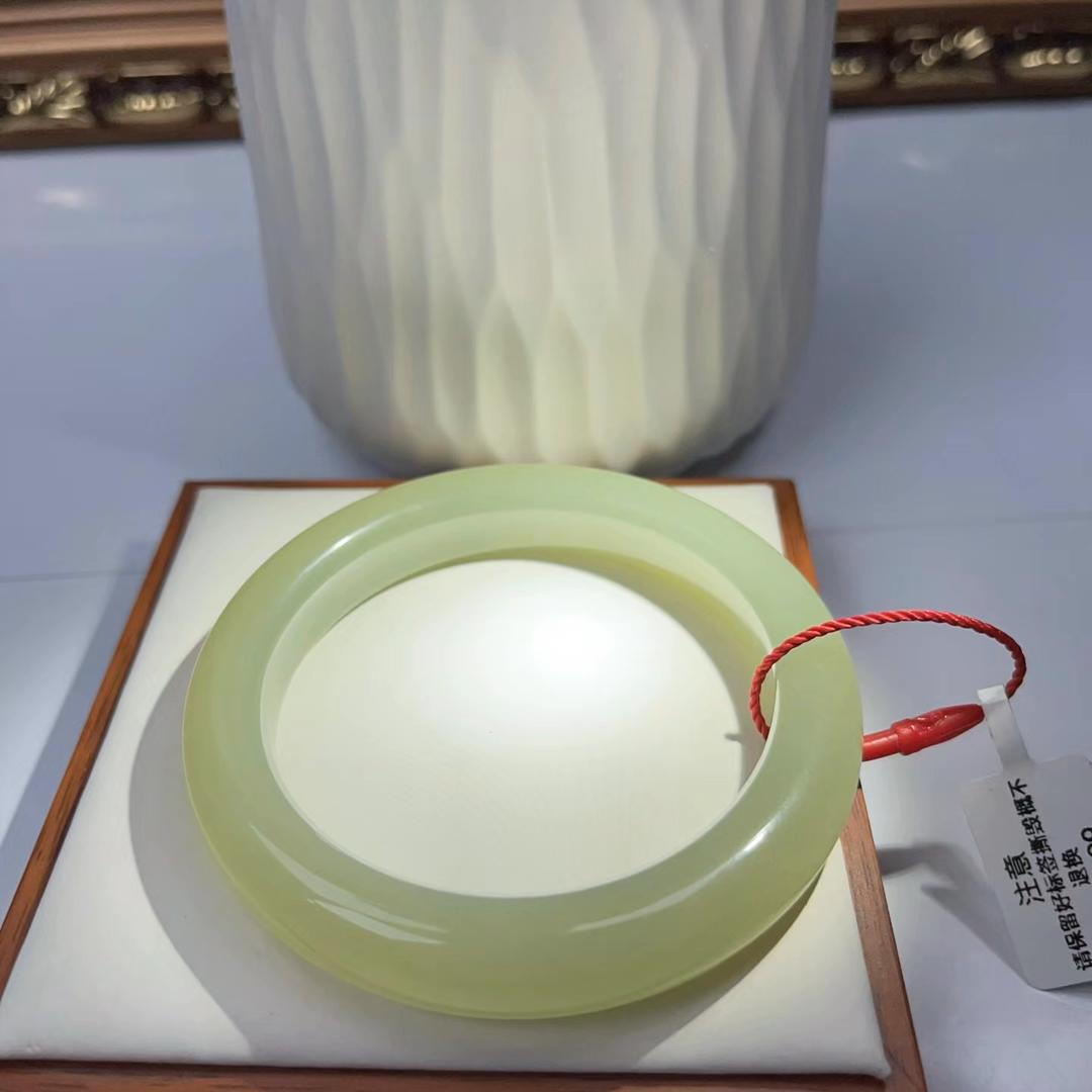 润玖珠宝甄选玉镯的头像