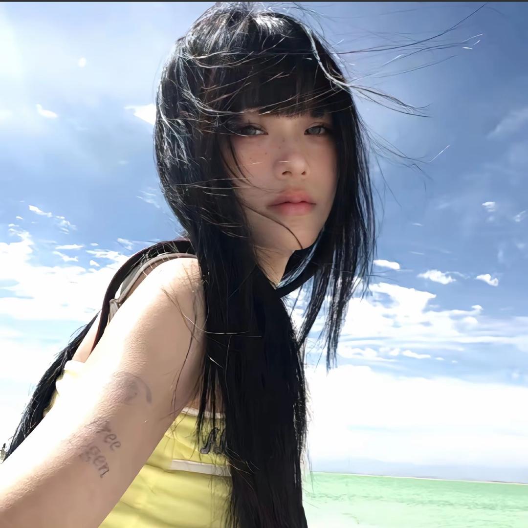 柒柒.