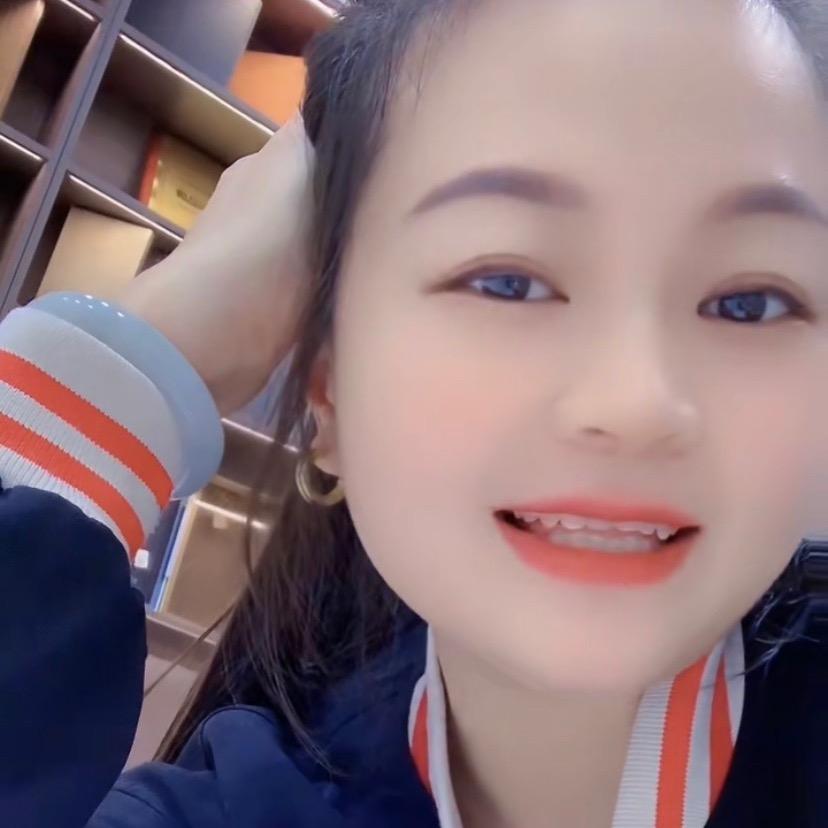 雷小奶头像