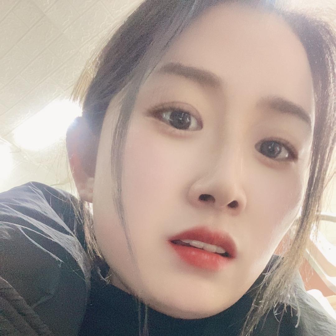 大婷婷在摆摊儿
