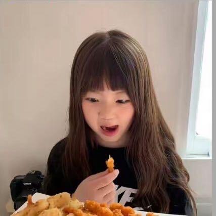 小李又饿了 ^