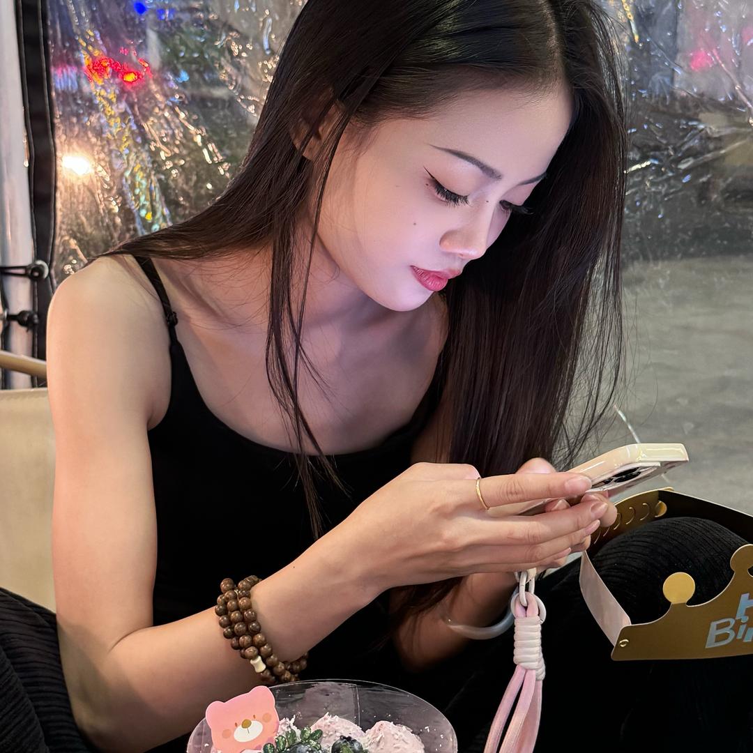 ゛兔爷°（吃喝玩乐在橱窗）