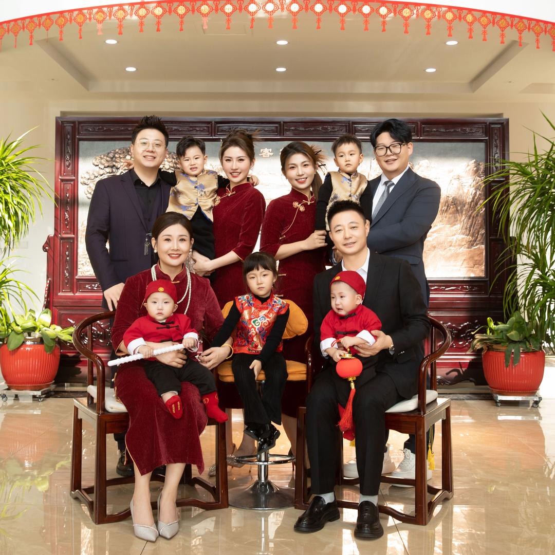 鸿运一家人