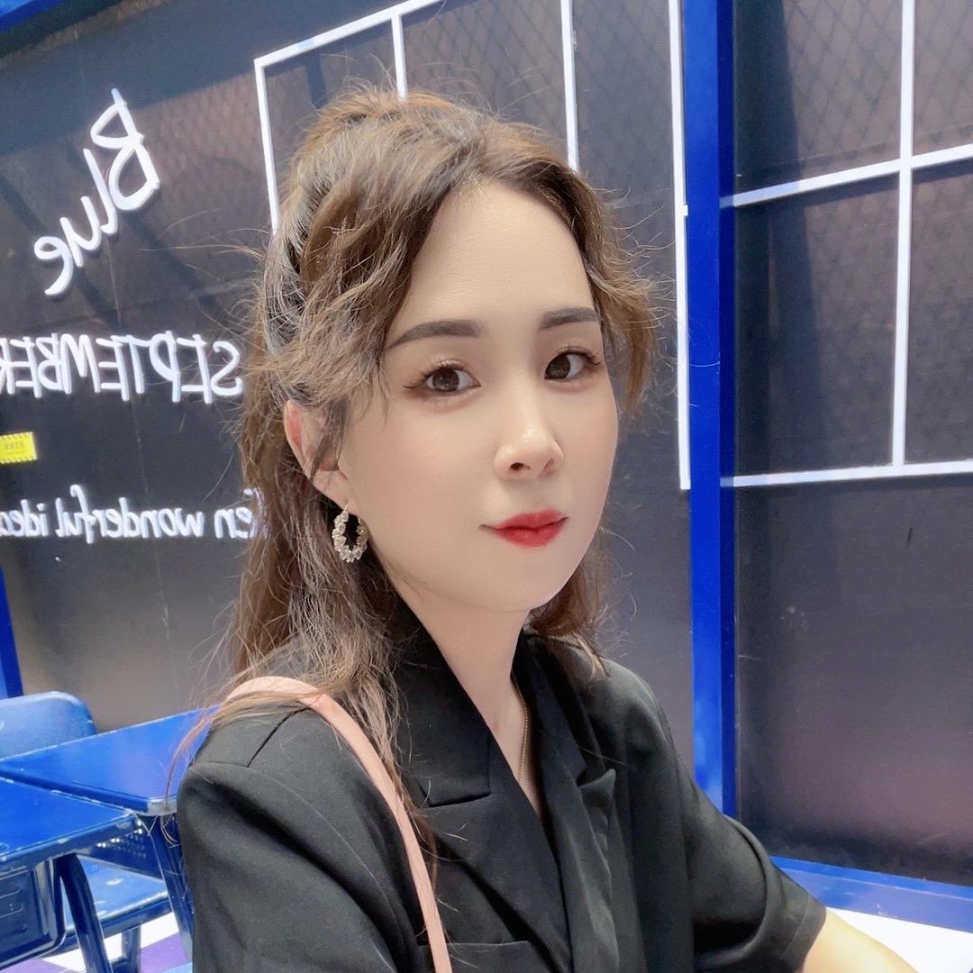 娟de小店严选女装的橱窗