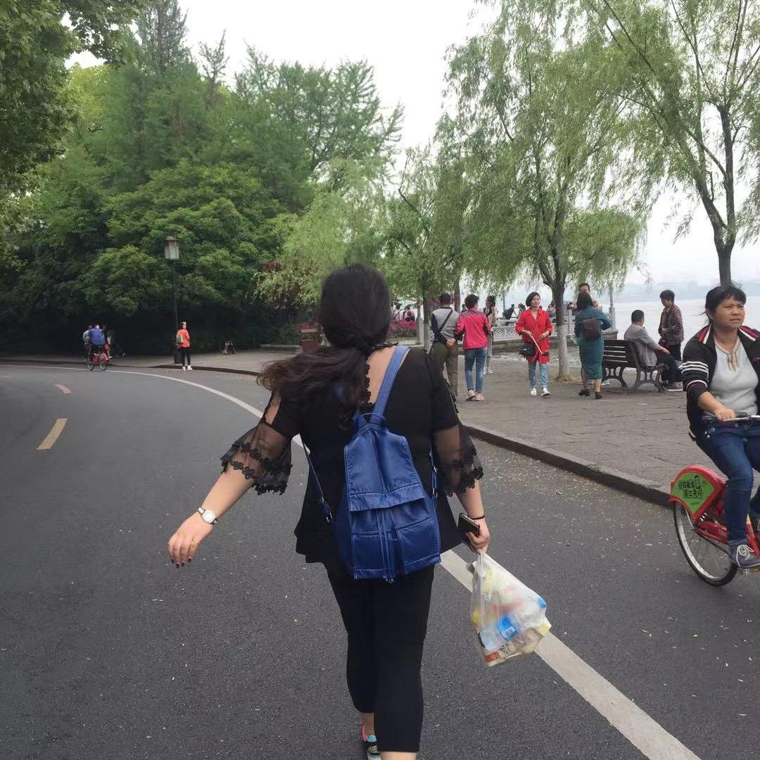 雨中小路儿