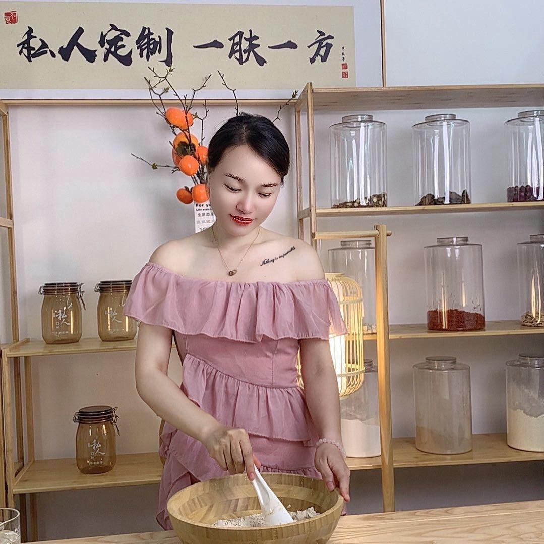 草本调肤膜佳佳