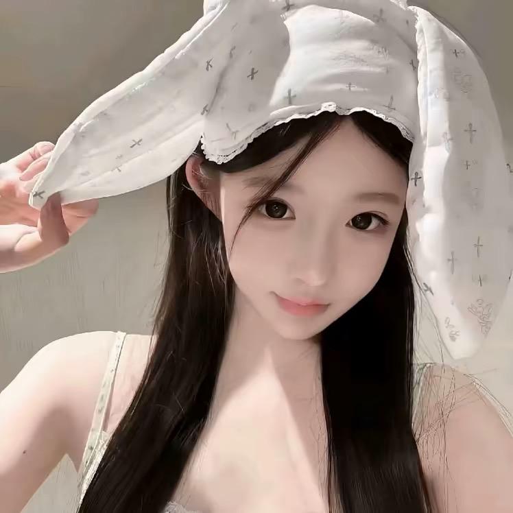 菲 菲.