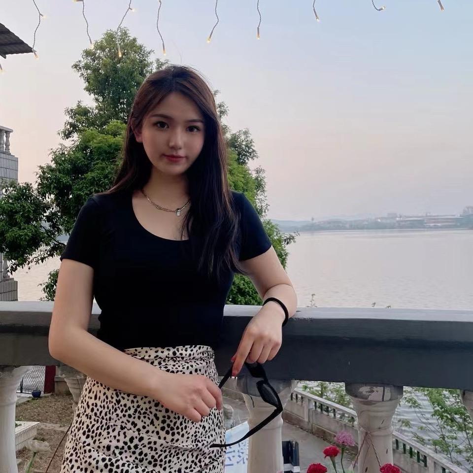 岳阳美少女设计李云