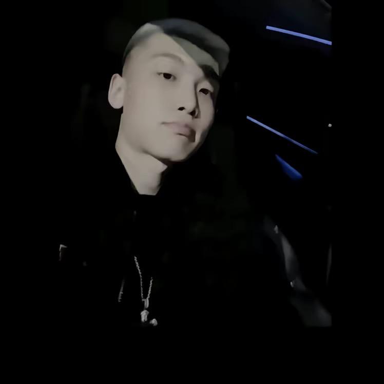 不离桐花飘