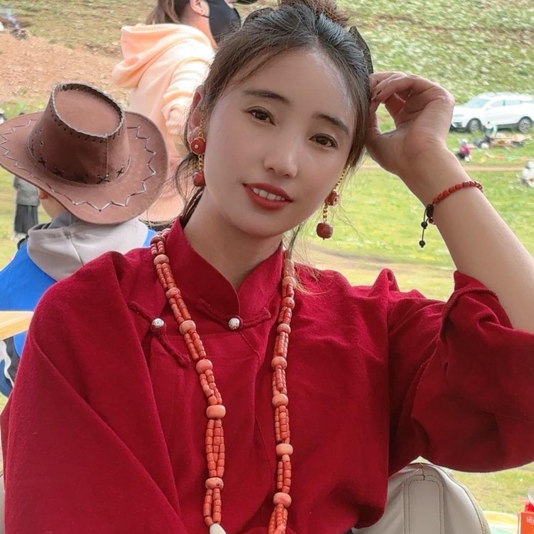 丁青县。 欣馨服装店