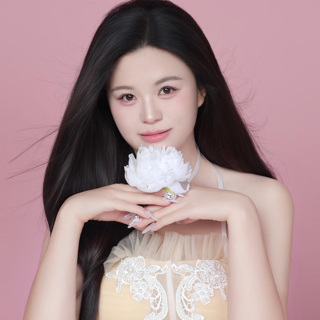 影影•成都佰瑛娜素颜调肤师