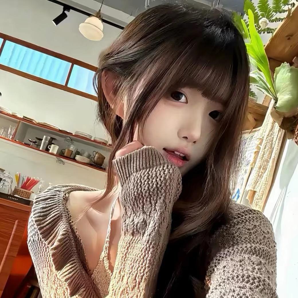 爱挑衣服的瑶