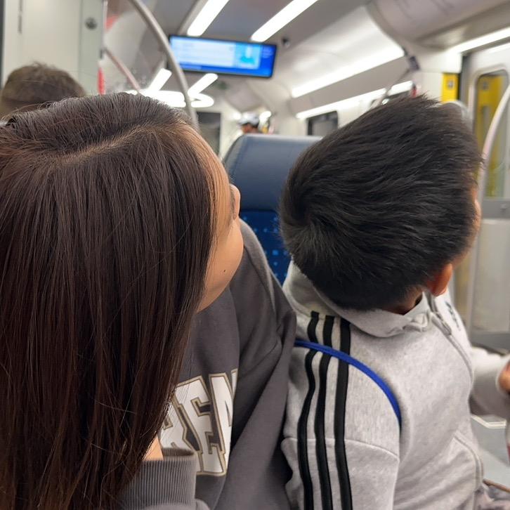 Halloja我和姐姐在德国