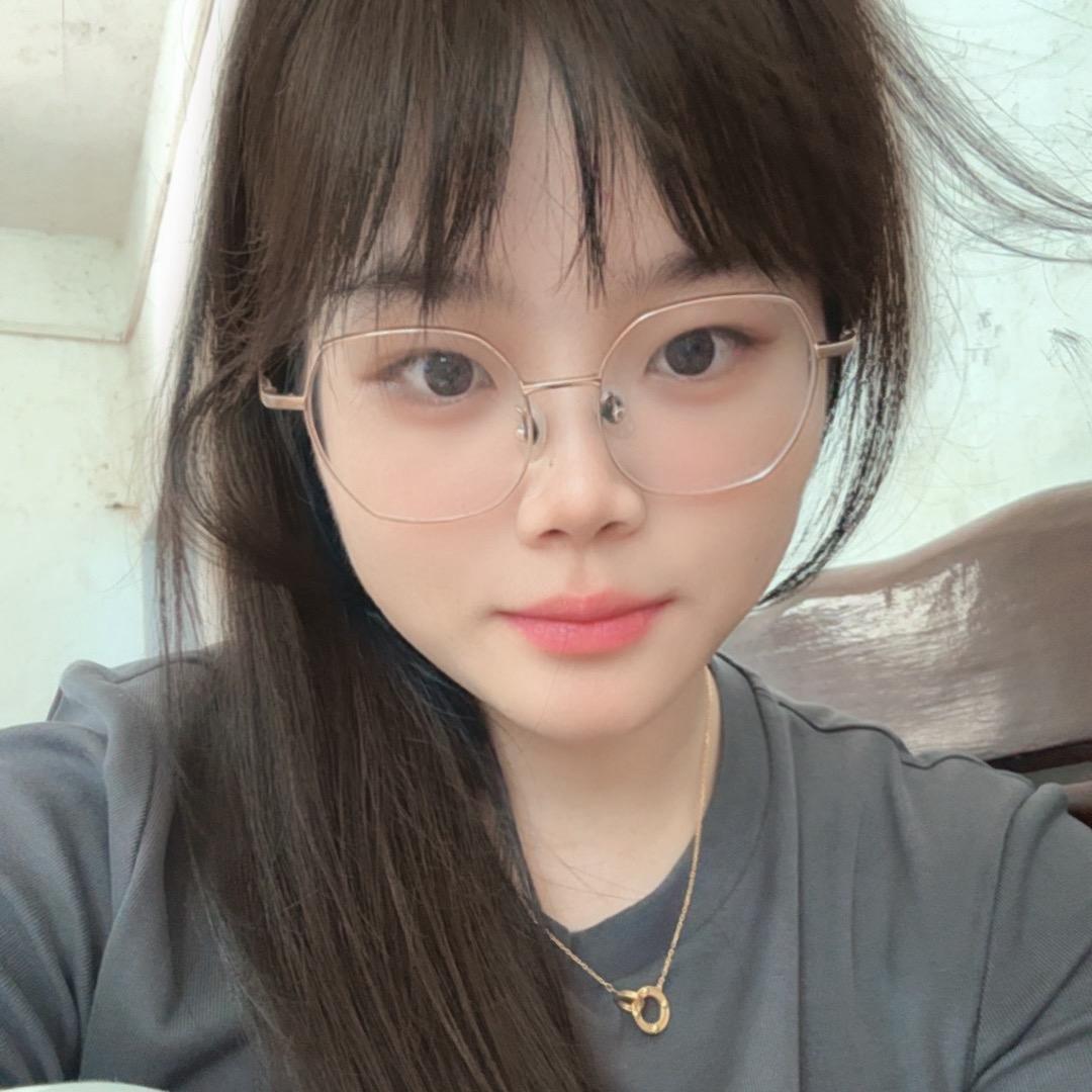 🍓爱吃草莓尖尖。
