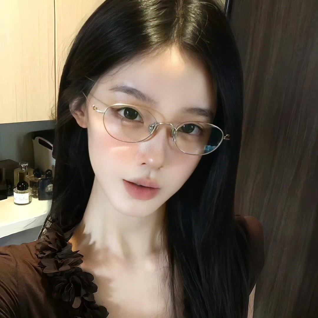 女二.