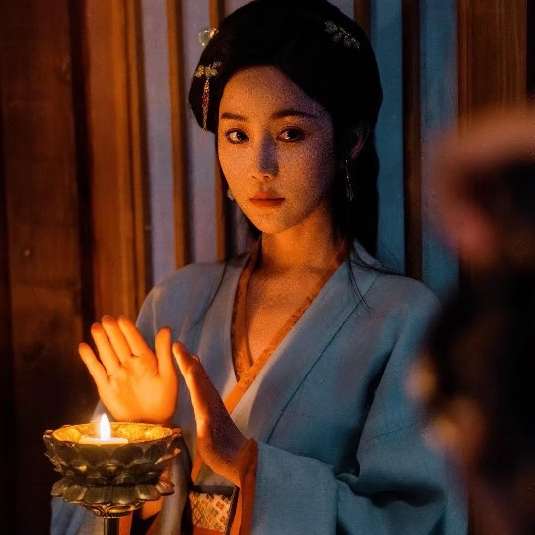黄云云☁️