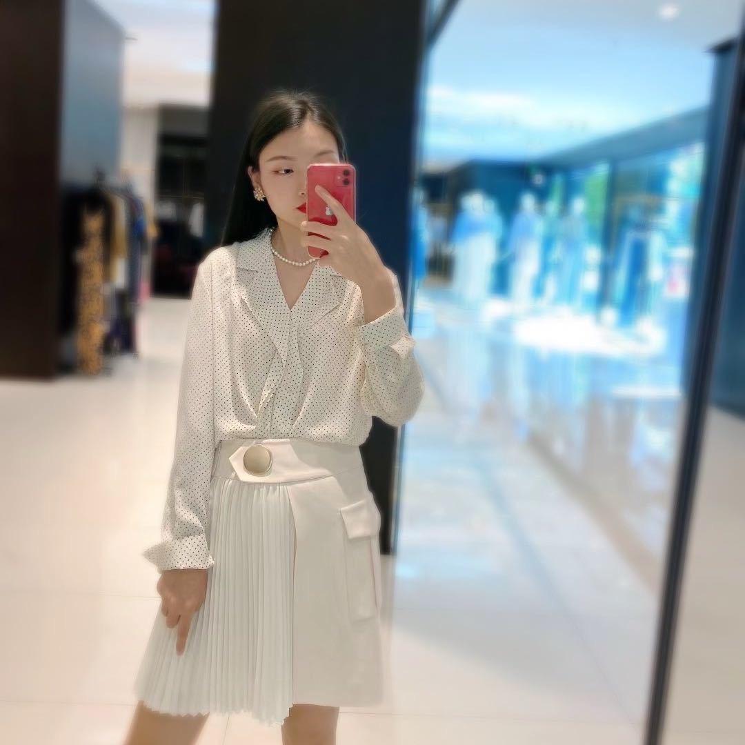 位娜