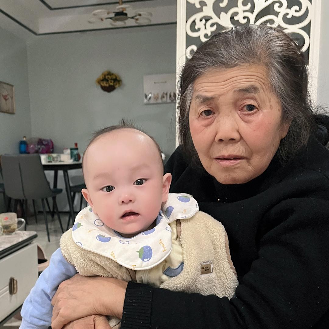 金花奶奶和悠悠（涨粉中）