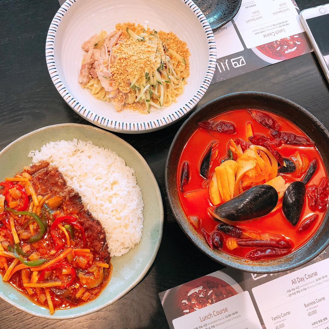 吃吃吃的小伊🥢