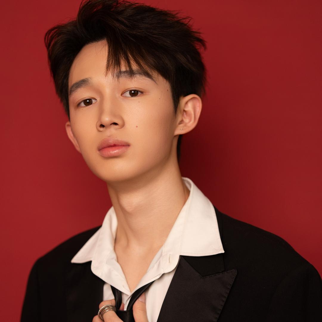 J柏然     　　       🪳