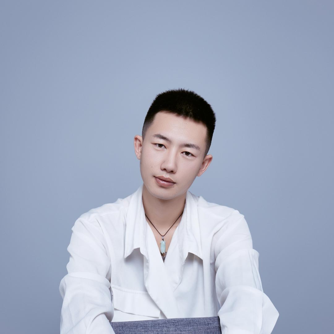 开红旗的东子