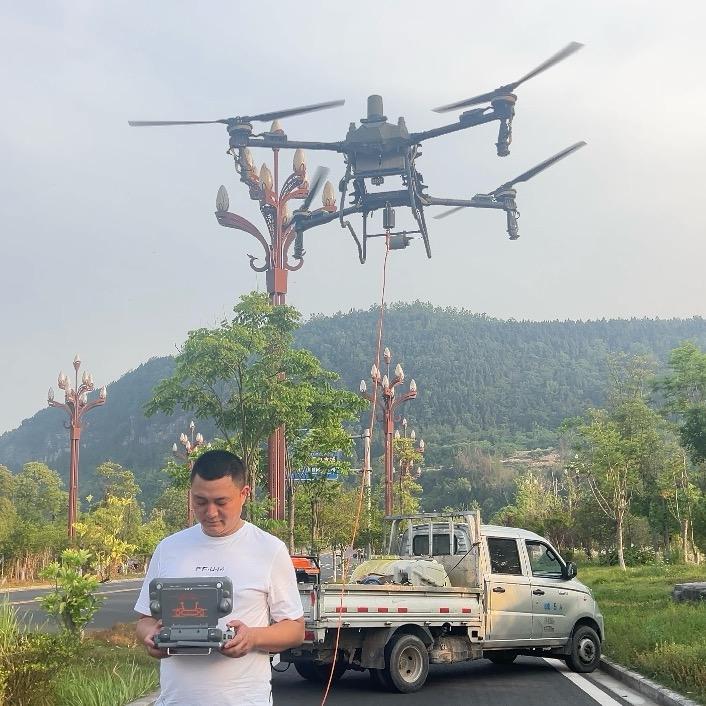 铁锤无人机吊运