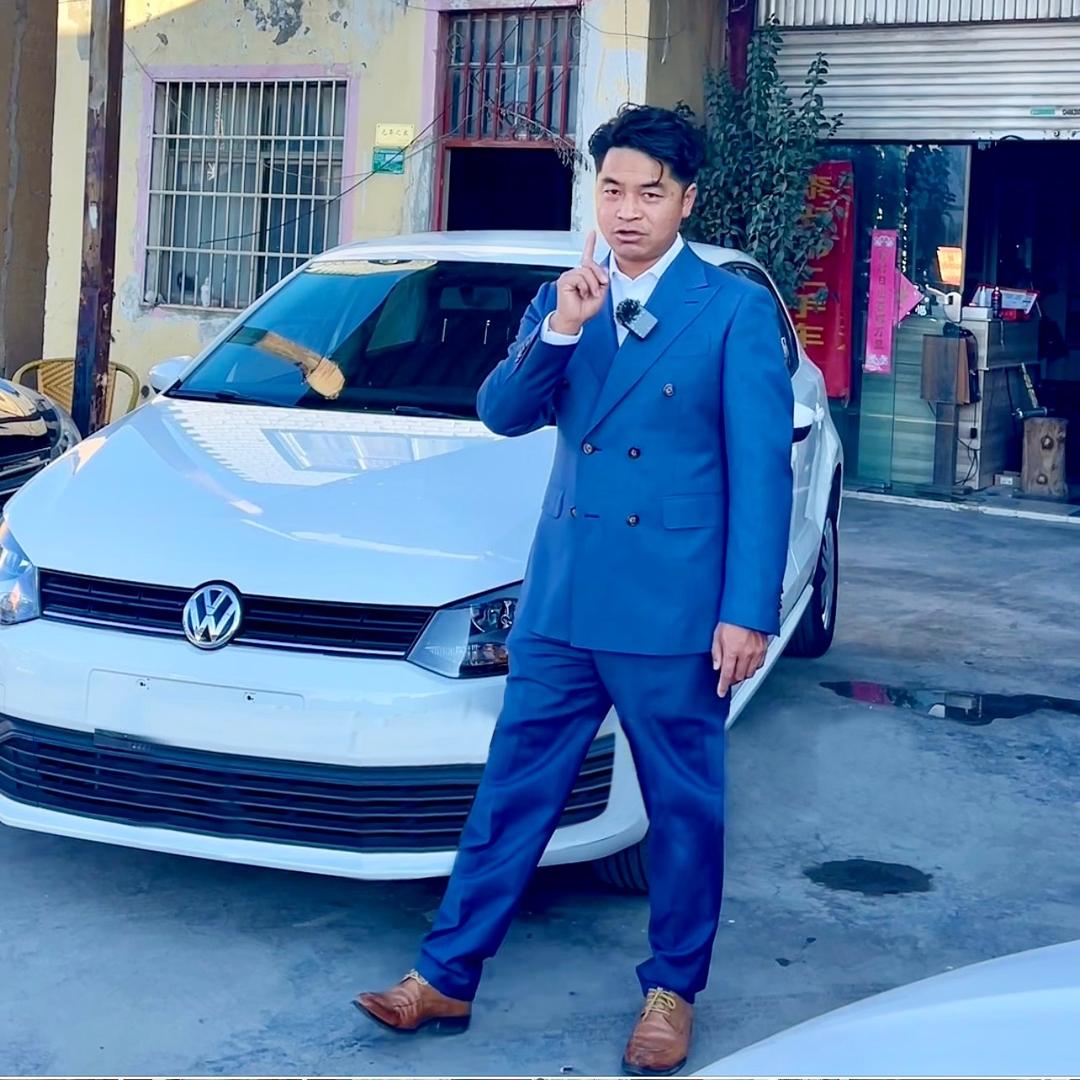 昭通漆皮郎二手车（小余）