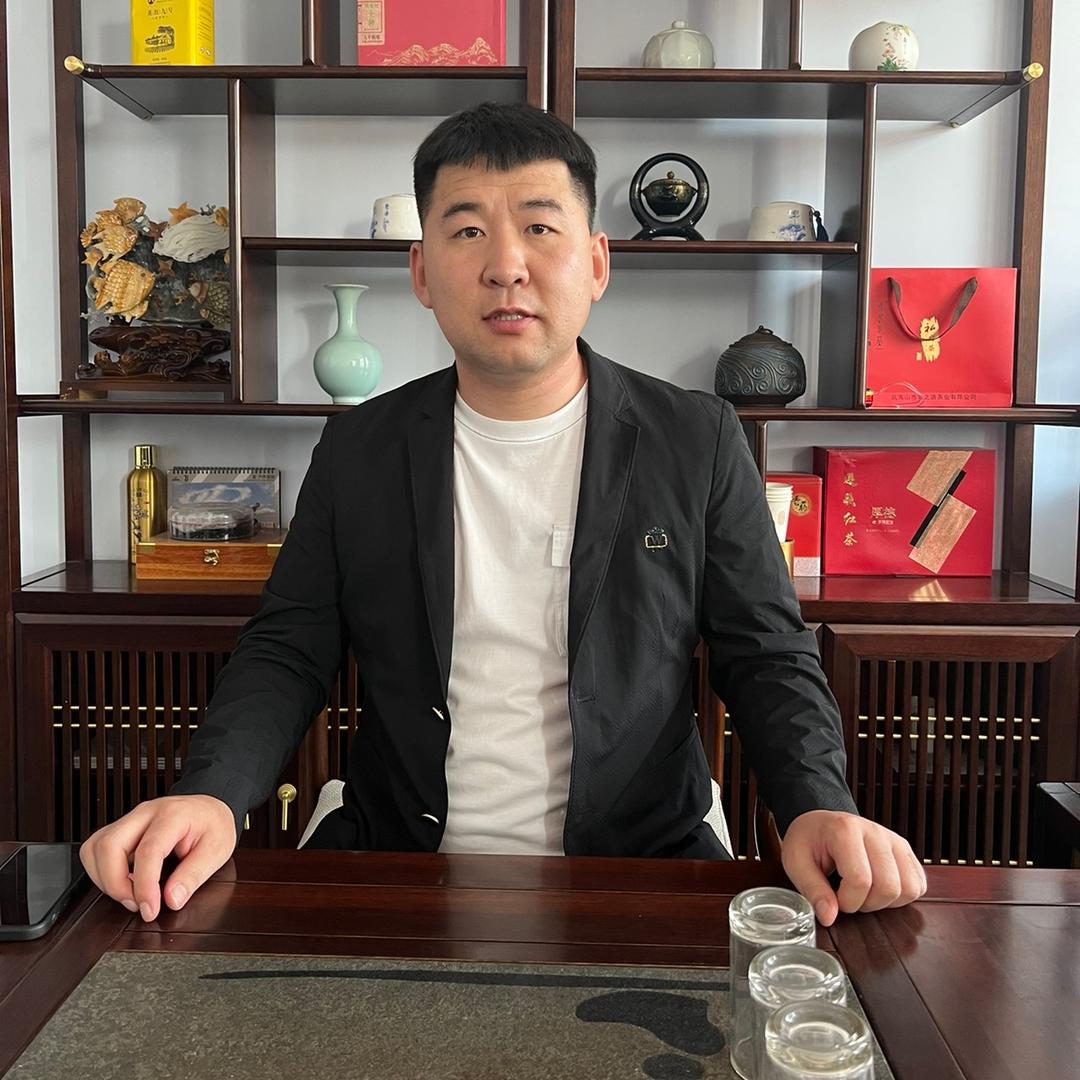 老宋：实木家具工厂