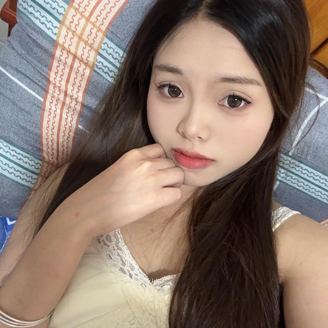 茜
