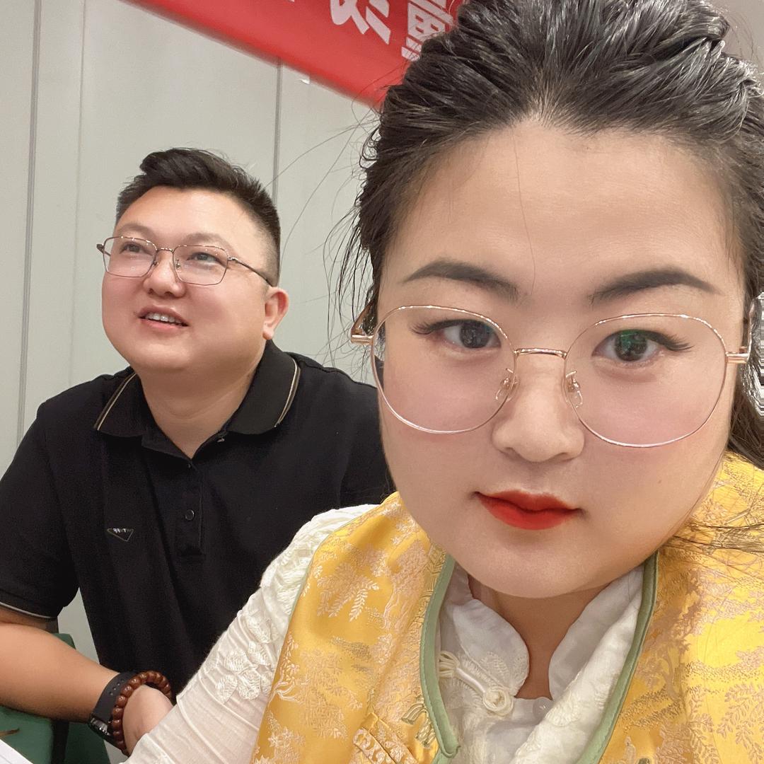 搞电商的老丁和小张