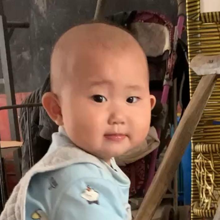 做美甲的大哥哥