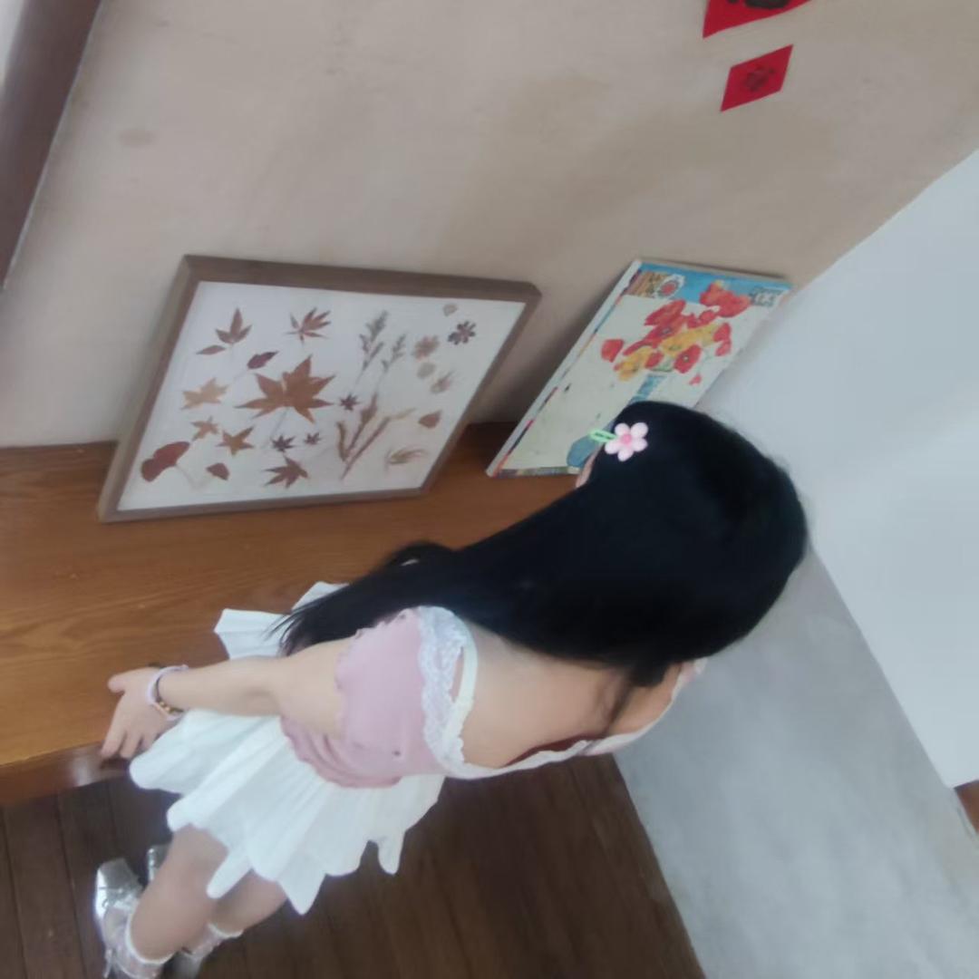 邓琪琪.